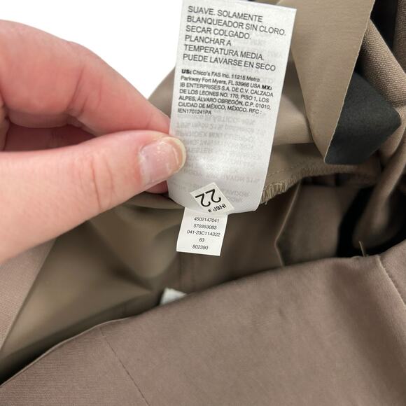 NWT Chico’s So Slimming Urban Taupe Juliet Side Vent Slim Leg Pants 6 Regular - Picture 6 of 7
